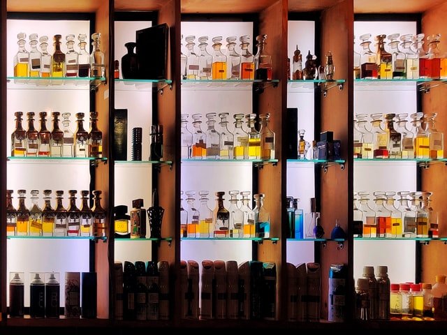 Etageres de parfums