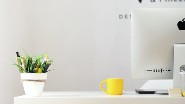Table de bureau aménagée